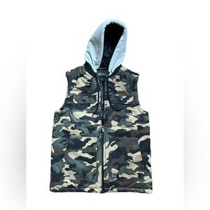 Matix Camo Hooded Vest size Small.NWT